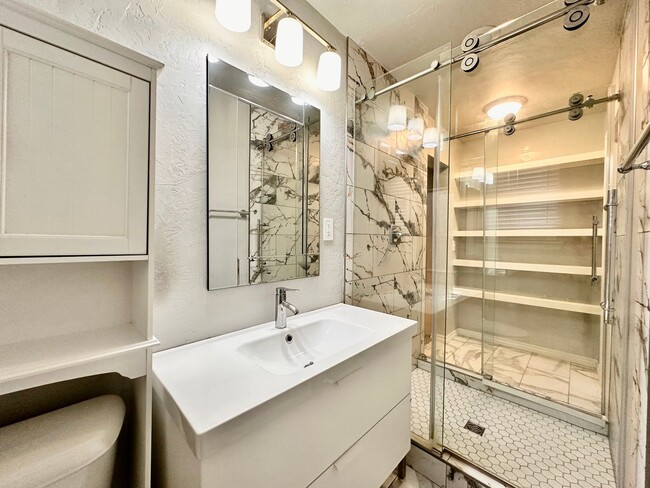 Building Photo - 3 Bed Home OKC - Move in Deposit-Free! (If Qualified)