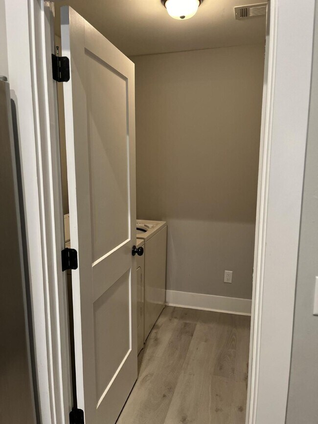 Building Photo - Stunning 3 bed, 2 bath in Grove Point!!! ** Limited Time Offer — $500.00 off 1st Months Rent**