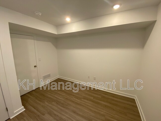 Building Photo - 976 N 45th St