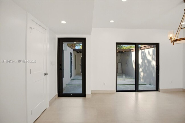 Building Photo - 7238 Jacaranda Ln