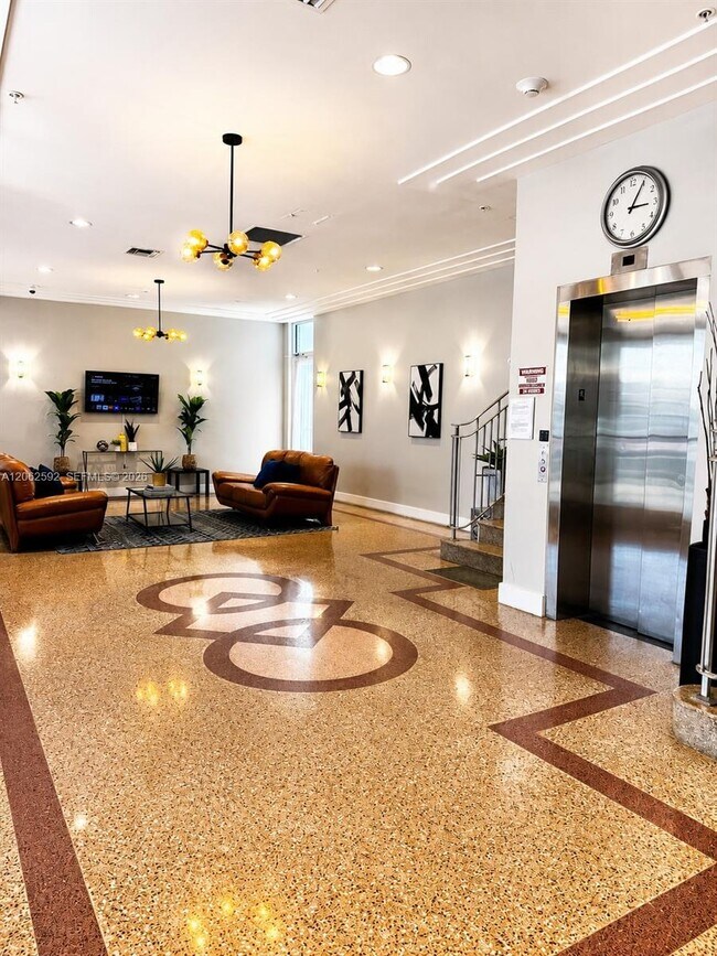 Building Photo - 7326 Collins Ave