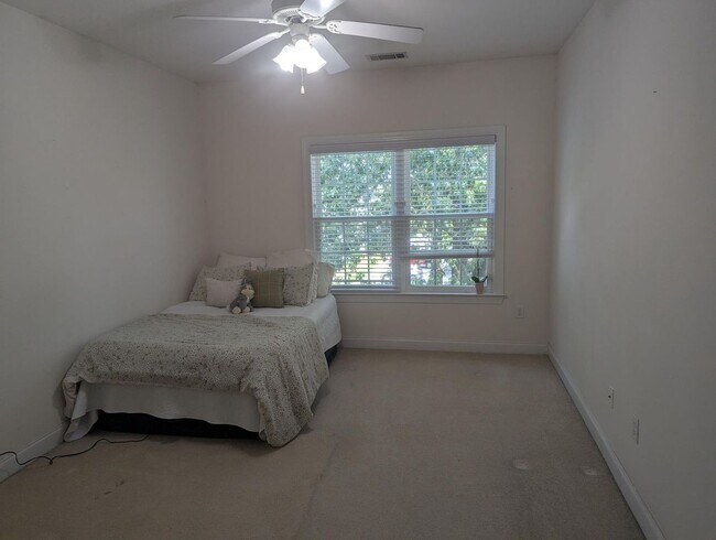 Building Photo - Luxury Condo-Gated Community - James Islan...