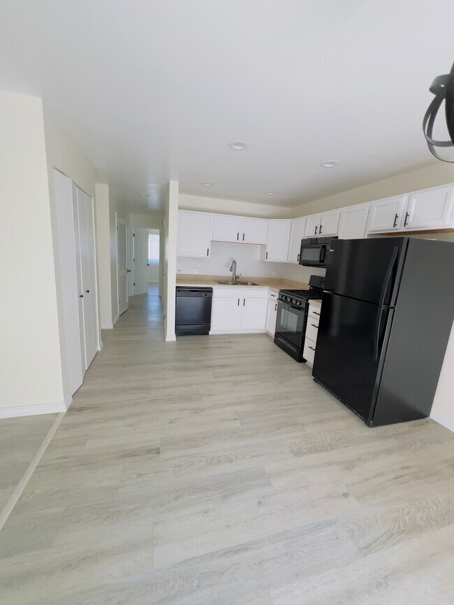 Kitchen - 607 Buckskin Ln