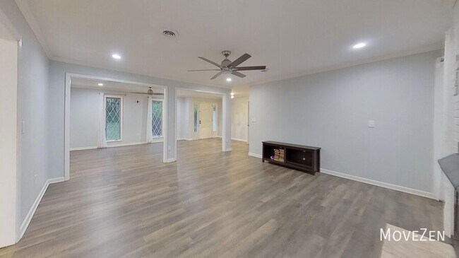 Building Photo - 303 Driftwood Dr
