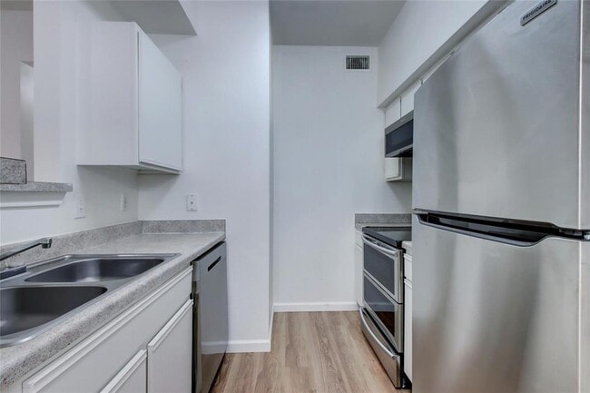 Building Photo - 2320 Gracy Farms Ln