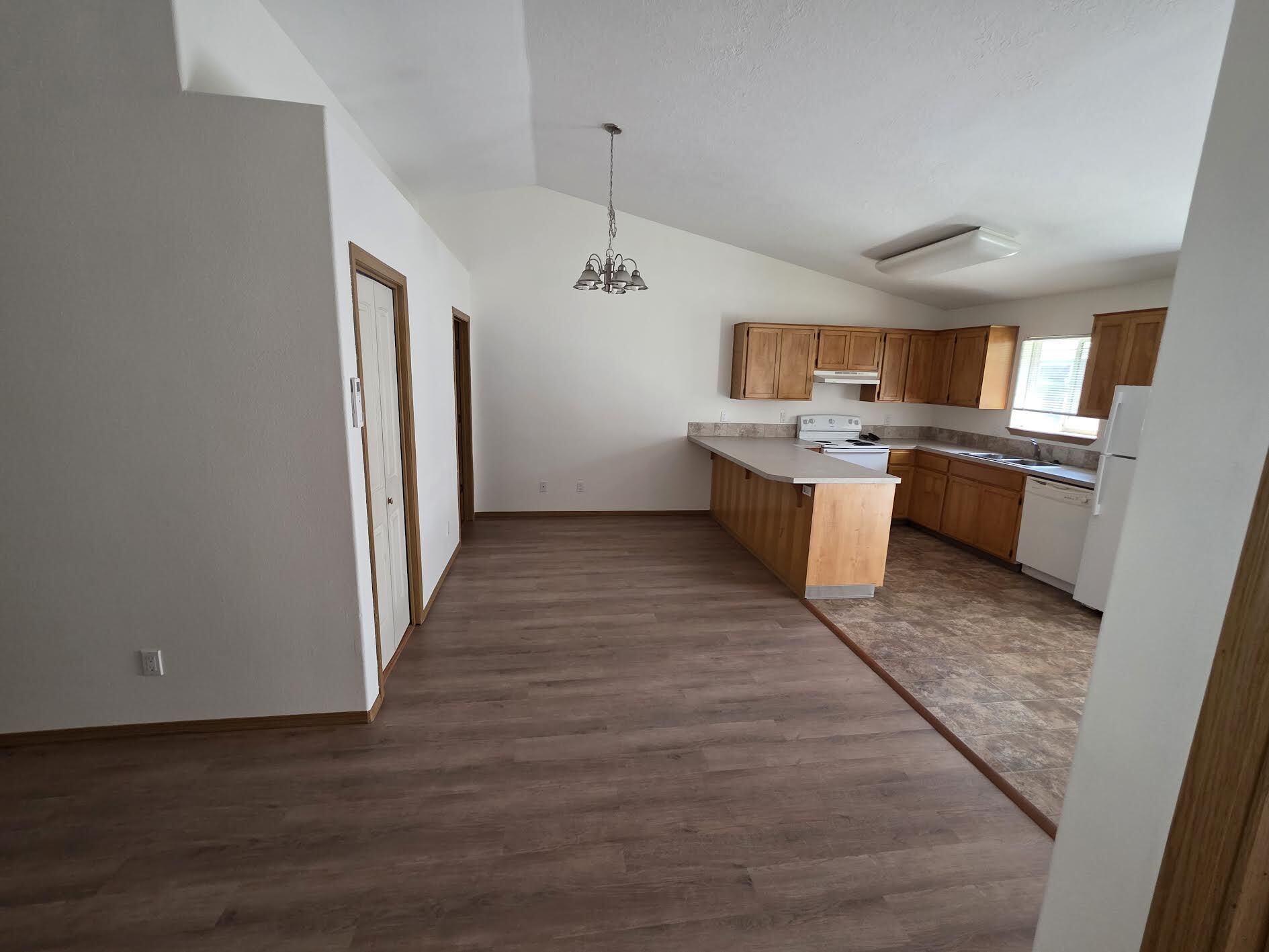 Building Photo - 294 Stadium Dr N