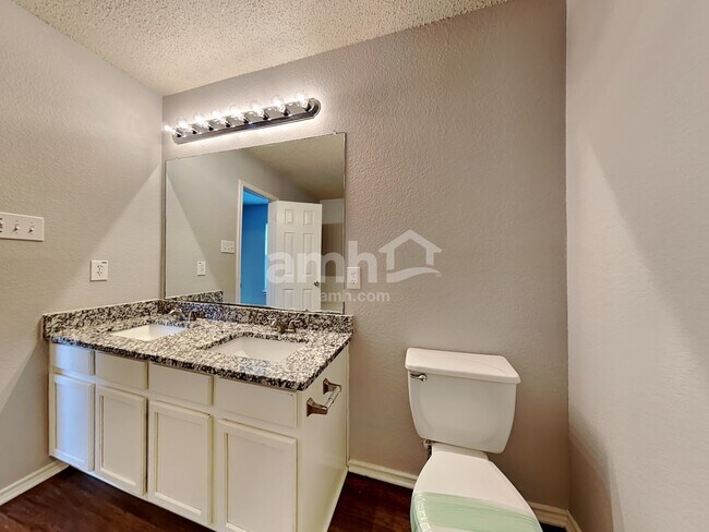 Building Photo - 2432 Arroyo Springs Dr