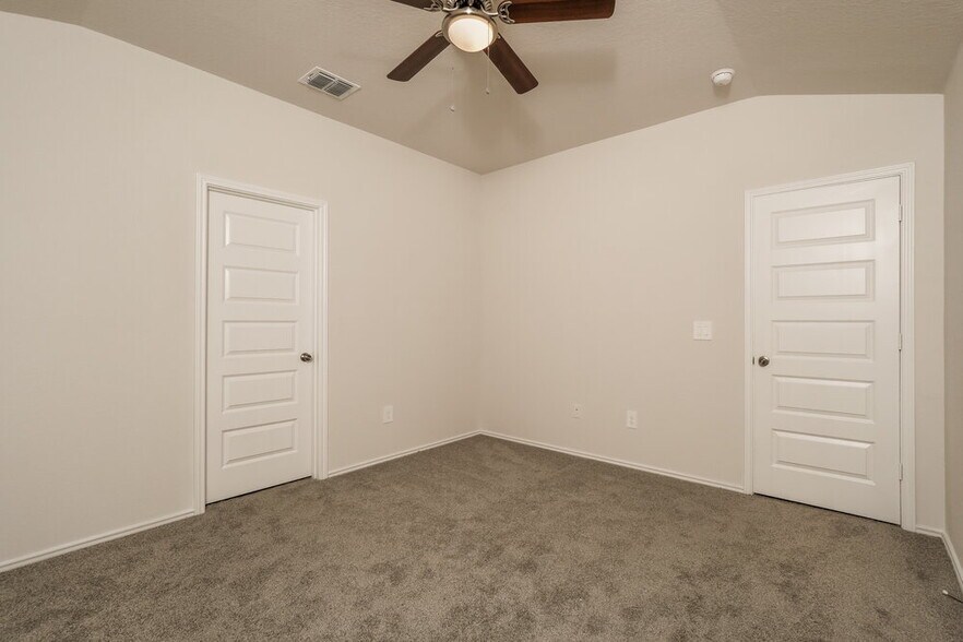 Building Photo - 3325 Muenster Ave