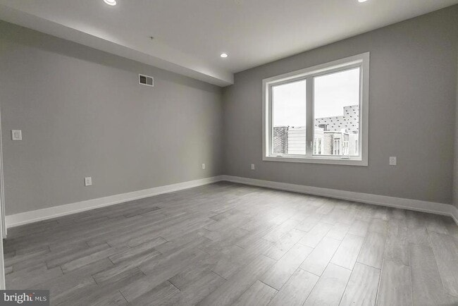 Building Photo - 2055 Tasker St