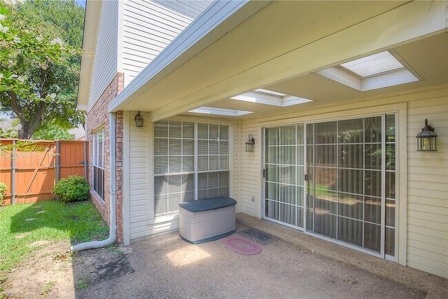 Building Photo - 3005 Warm Springs Ln