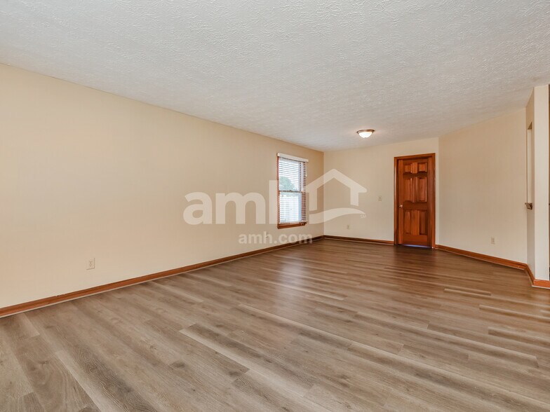Building Photo - 2630 Alexander Ct