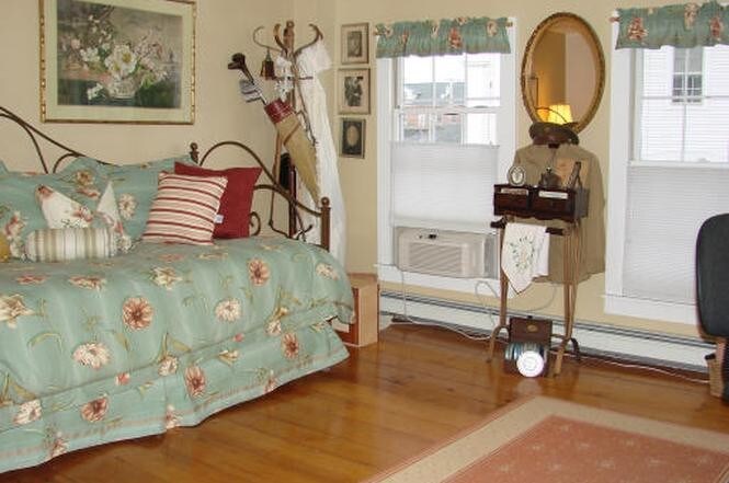 Building Photo - 4 Warren St