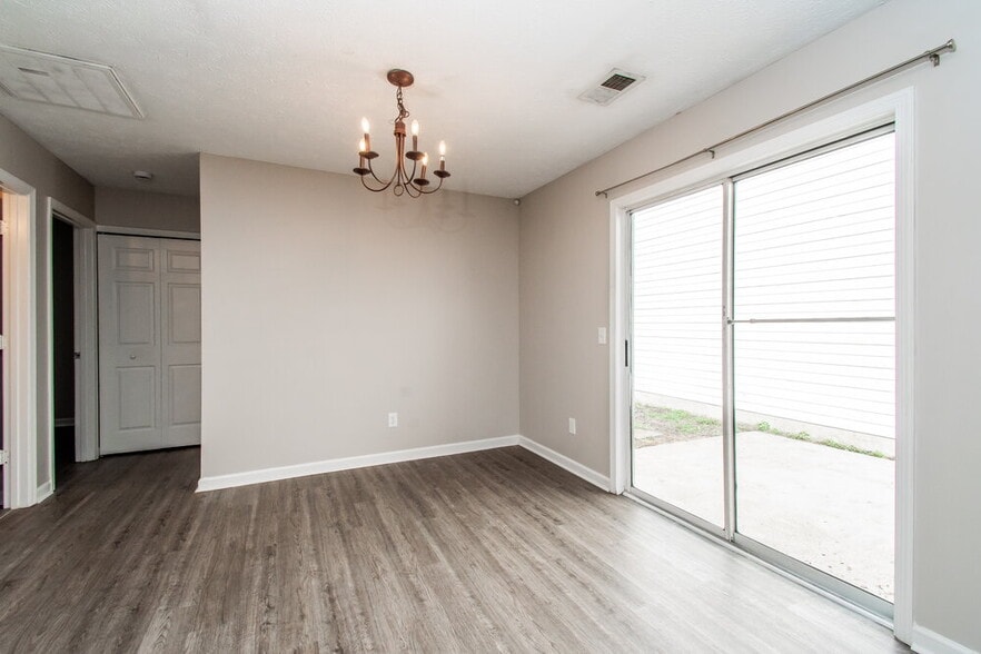 Building Photo - 2633 River Meade Way