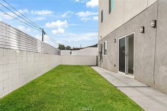 Building Photo - 1002 E 33rd St