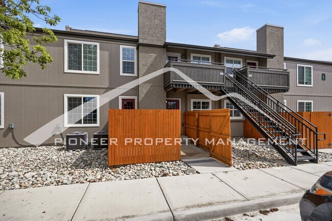 Building Photo - Spacious Condo with Washer/Dryer and Central AC