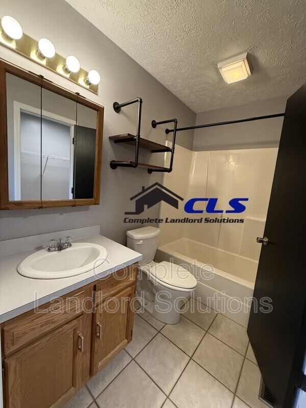 Building Photo - 2972 Kings Ct