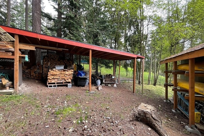 Building Photo - Fully Furnished Home
