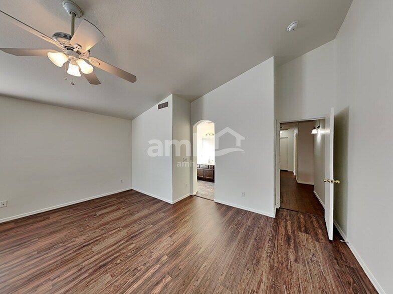 Building Photo - 1303 N Balboa Dr