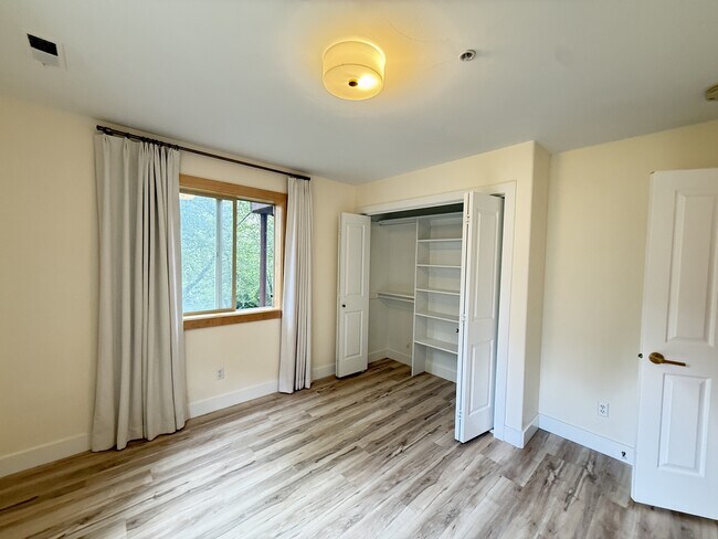 Building Photo - 7439 Brook Hollow Loop Rd