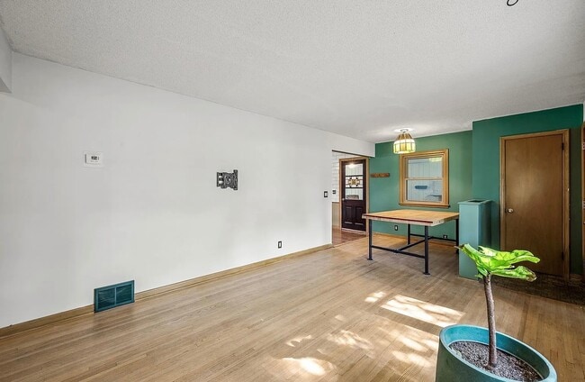 Building Photo - 6121 Trinity Dr NE