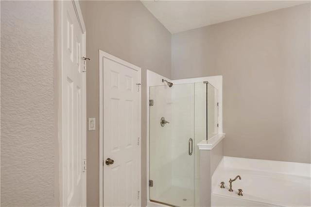 Building Photo - 2425 Ravenhurst Dr