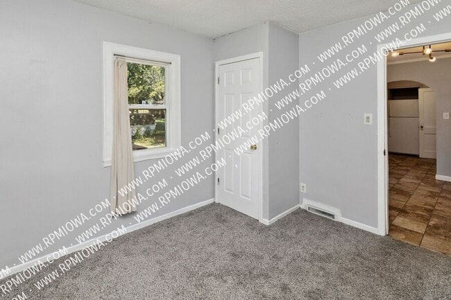 Building Photo - 713 Maxwelton Dr