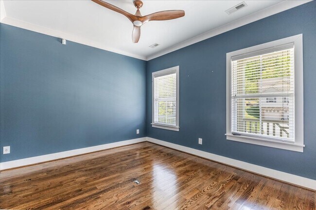 Building Photo - Stunning Home w Million Dollar Views! 4 Be...