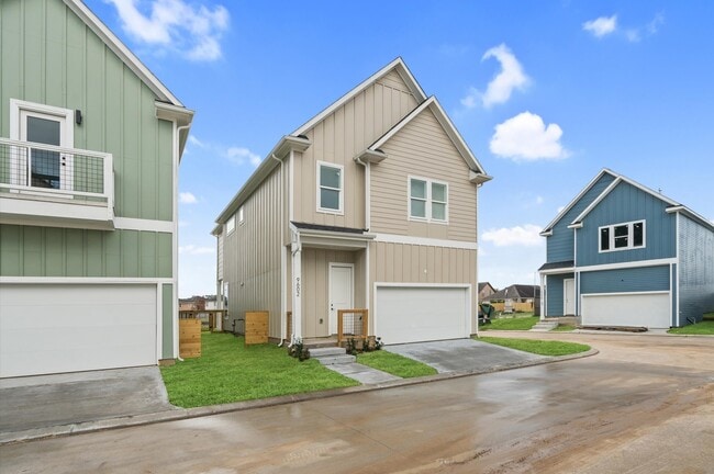 Building Photo - 9602 Valeca Dr