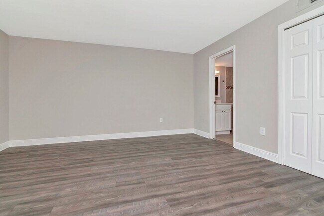 Building Photo - Move In Special - Up to 1 Month Free - Gro...