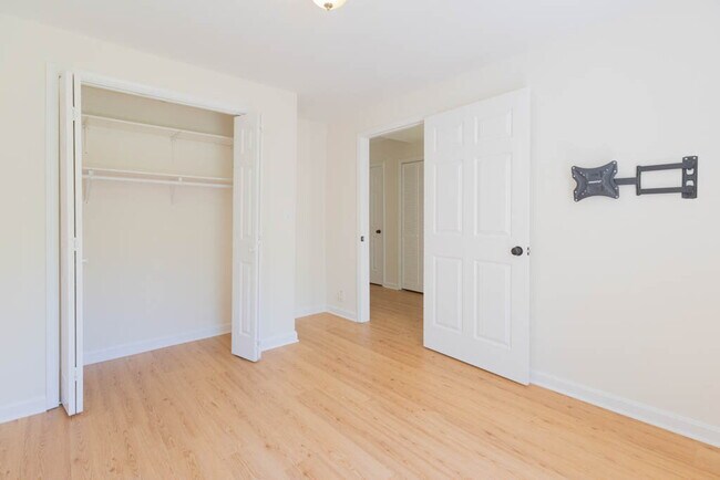 Building Photo - Lovely Townhome in Stone River