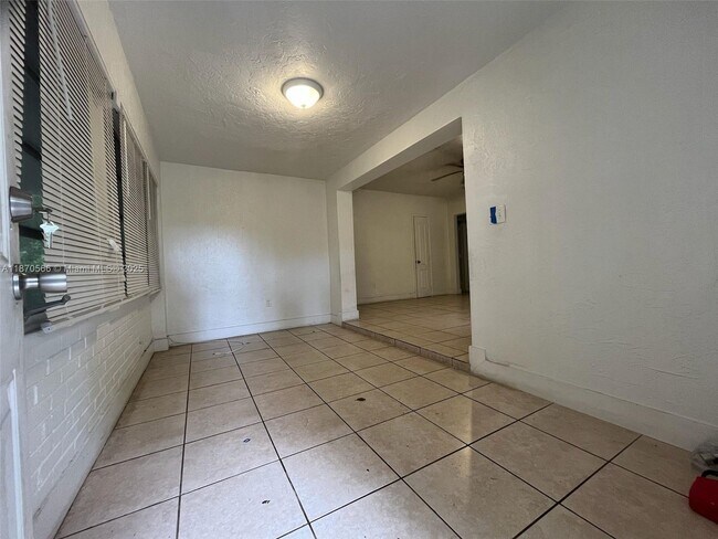 Building Photo - 1015 NW 42nd St