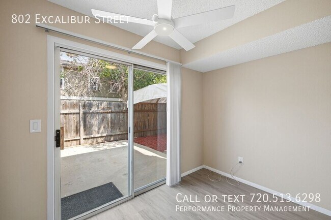 Building Photo - 802 Excalibur St