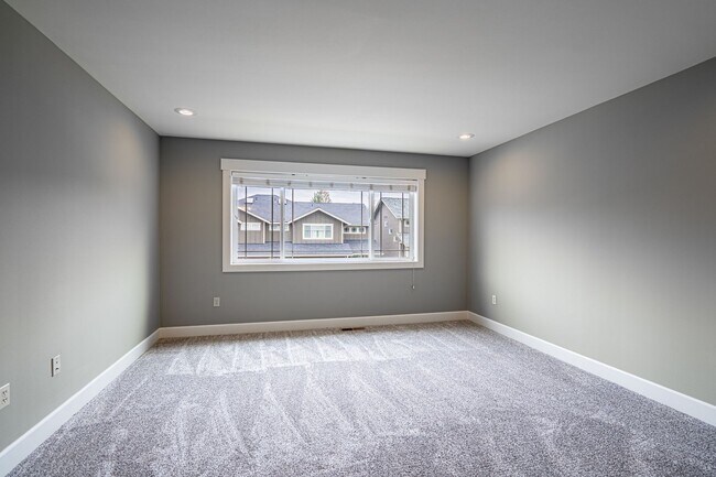 Building Photo - 3 Bedroom Townhome at The Vineyard