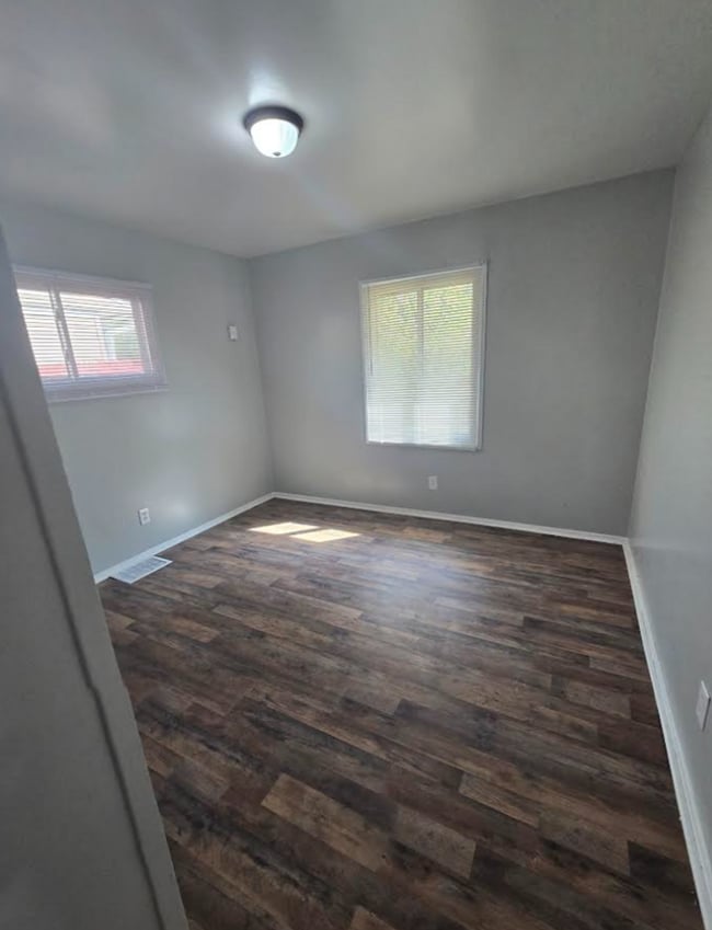 Building Photo - Large Three Bedroom with Bonus Room Single...