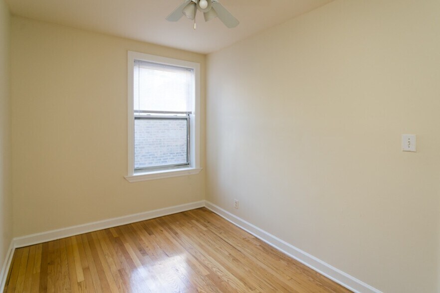 Building Photo - 559 W Aldine Ave