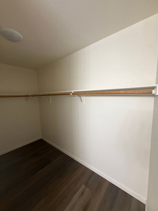 Building Photo - 1118 E Katherine Dr
