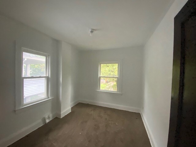 Building Photo - 9821 Raymond Ave