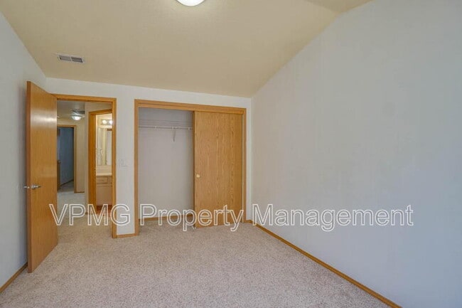 Building Photo - 5502 NE 89th Ave