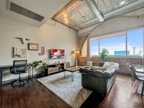 Building Photo - 500 S Ervay St