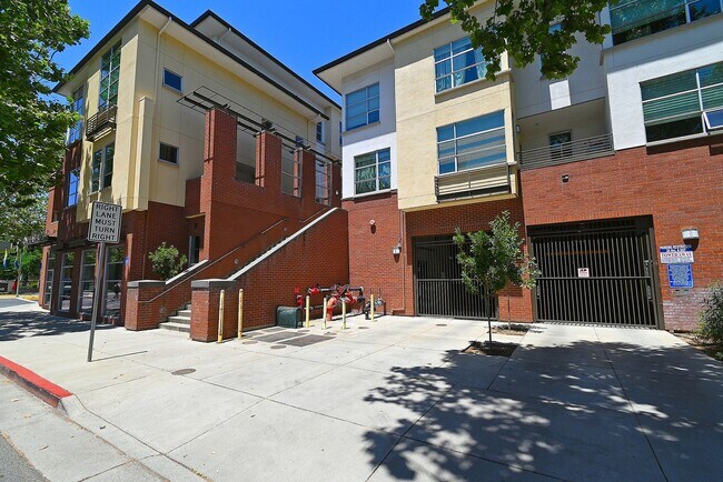 Building Photo - 1 E Julian St