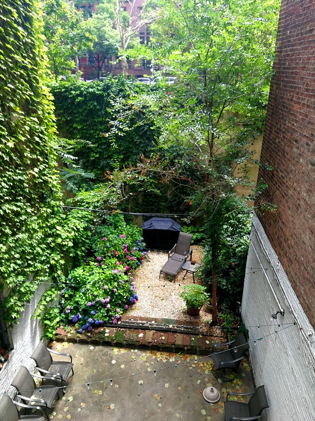 garden view - 156 W 95th St