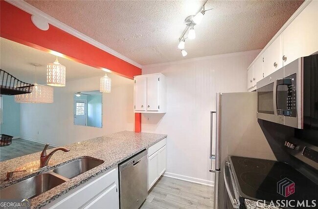 Building Photo - 2165 S Milledge Ave