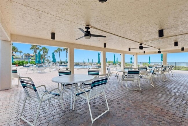 Building Photo - 2089 Gulf of Mexico Dr