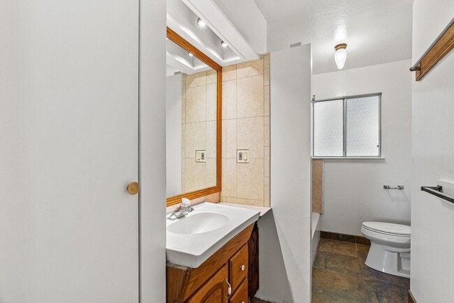 Building Photo - Cozy 2BR/2BA Duplex | Fireplace, Patio & Utilities Included