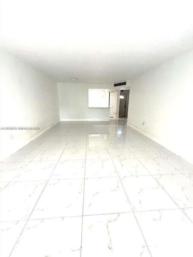 Building Photo - 1401 NE 191st St