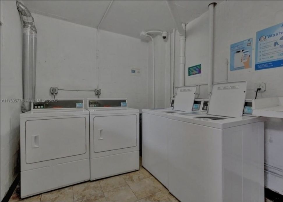 Building Photo - 404 NW 68th Ave