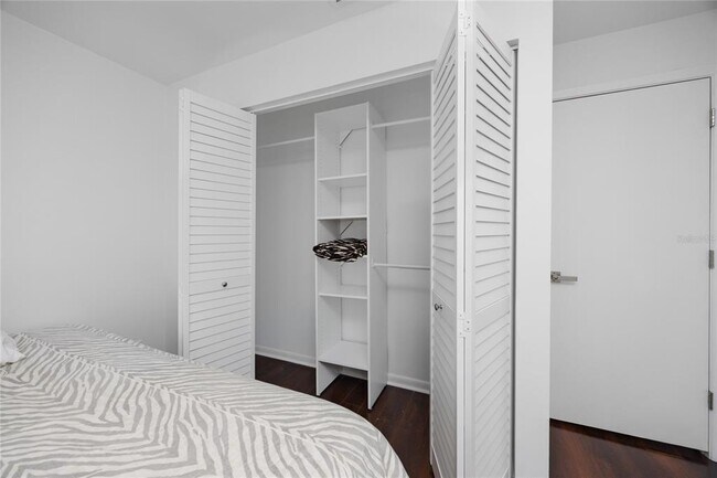 Building Photo - 944 SAN CARLOS Ct