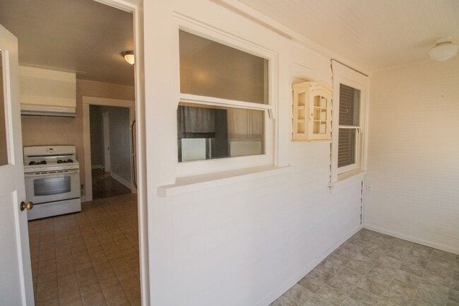 Building Photo - 2 Bedroom Bungalow Downtown SLO with Garage