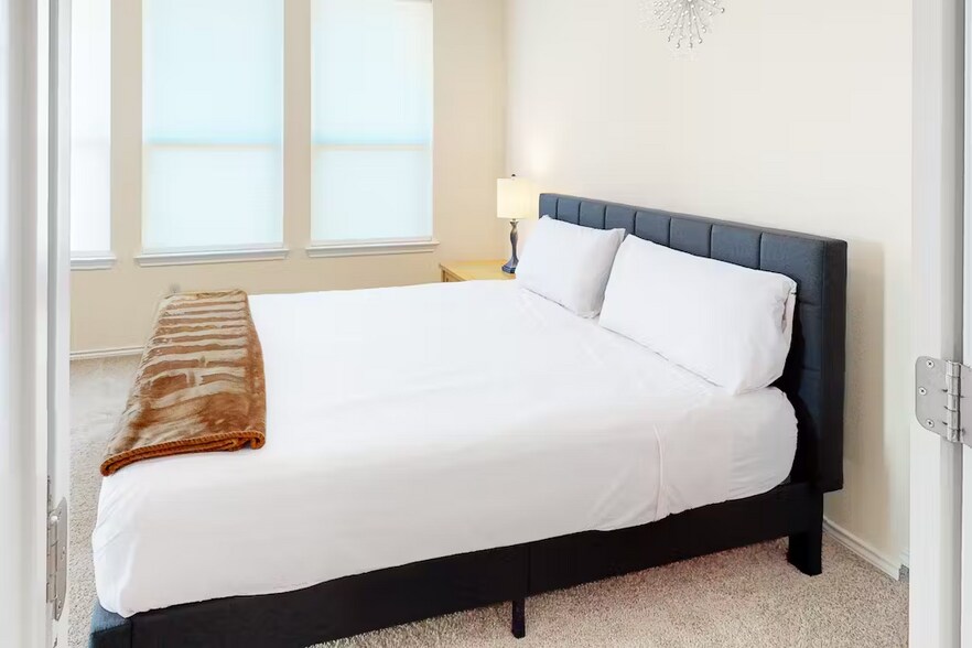 Building Photo - 3651 Sandy Brook Dr