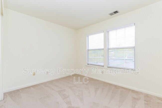 Building Photo - 117 Rainier Ct